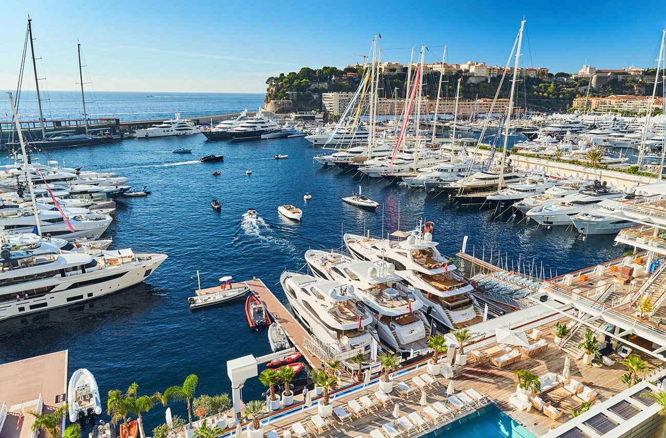 Du thuyền tham dự Monaco Yacht Show quy tụ về cảng Hercules.