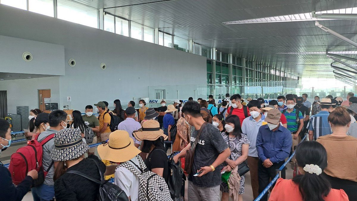Hành khách ở Cảng Hàng không Quốc tế Phú Quốc
