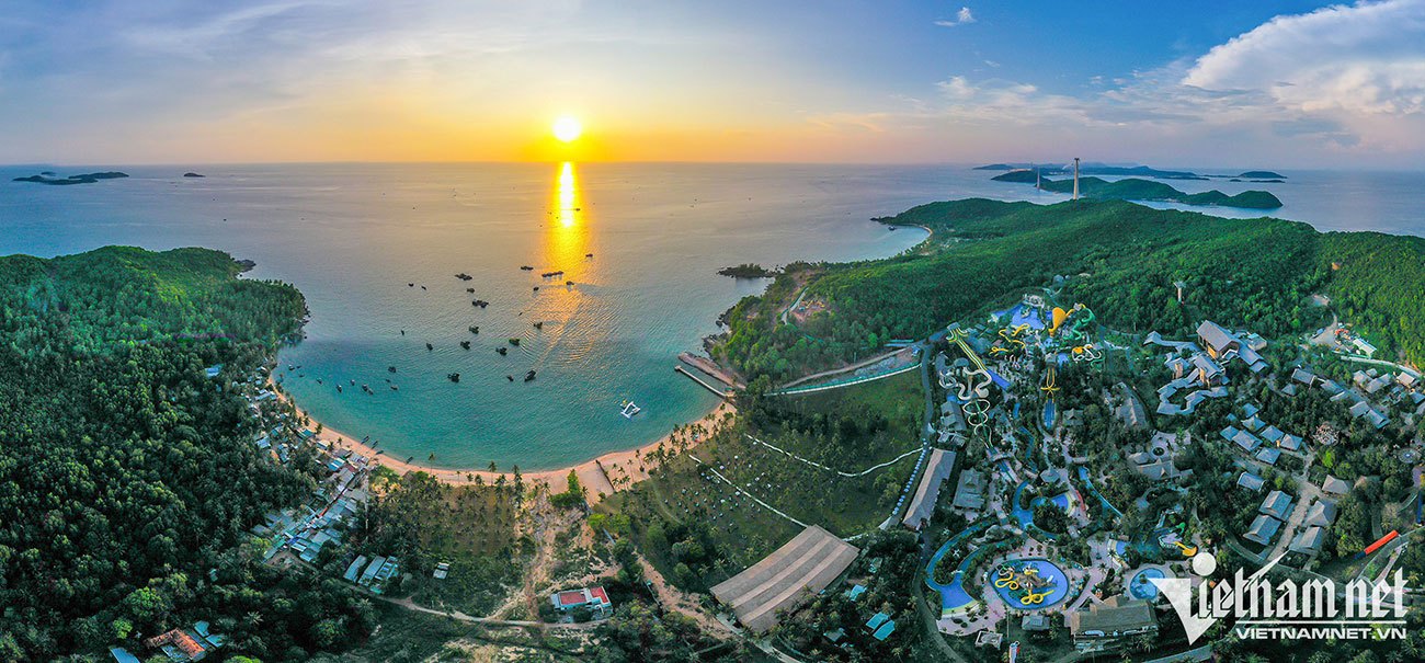 Hòn Thơm được xem như một trong những nơi lặn biển đẹp nhất tại Phú Quốc.