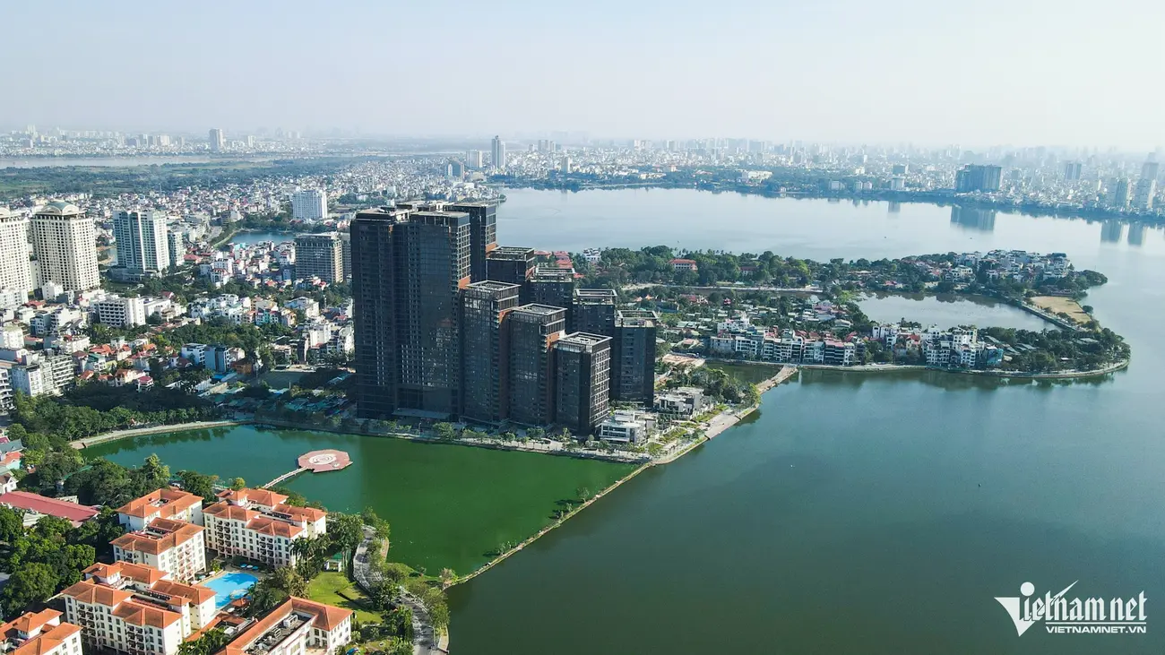 Bán đảo Quảng An, quận Tây Hồ nhìn từ trên cao, khu vực được chọn xây dựng nhà hát Ngọc Trai.