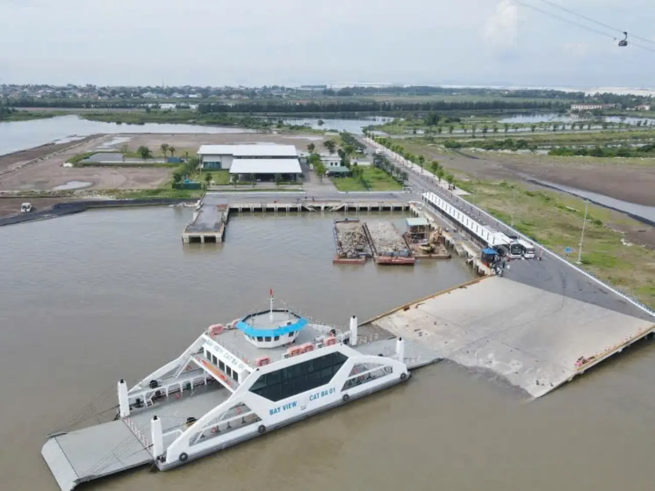 Bến phà Đồng Bài – Cái Viềng đang được mở rộng, phục vụ du lịch tới đảo Cát Bà. Ảnh: Lê Tân