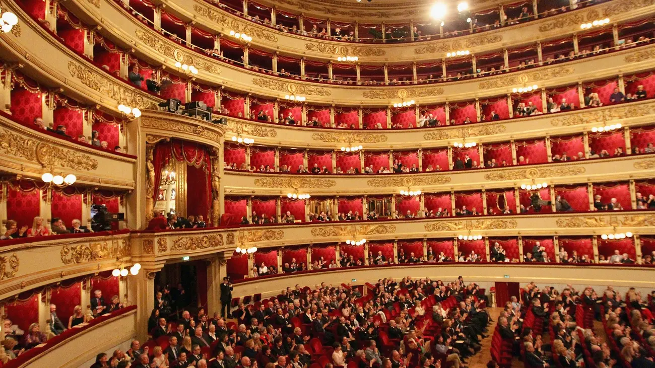 Buổi biểu diễn nghệ thuật tại Nhà hát Opera La Scala – Biểu tượng nghệ thuật và lịch sử ở Milan, Italia.