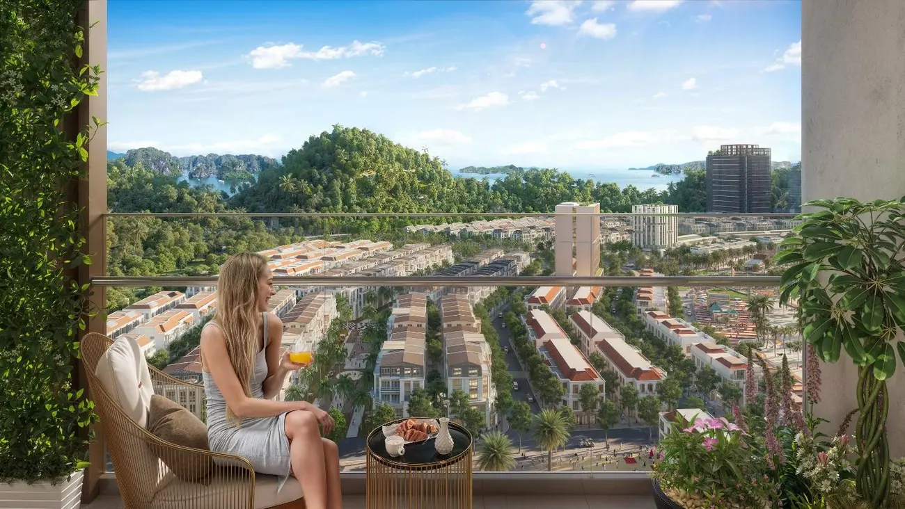 Chiêm ngưỡng vẻ đẹp vịnh Cát Bà từ ban công căn hộ The Xanh 2, nơi tận hưởng không gian sống đẳng cấp.