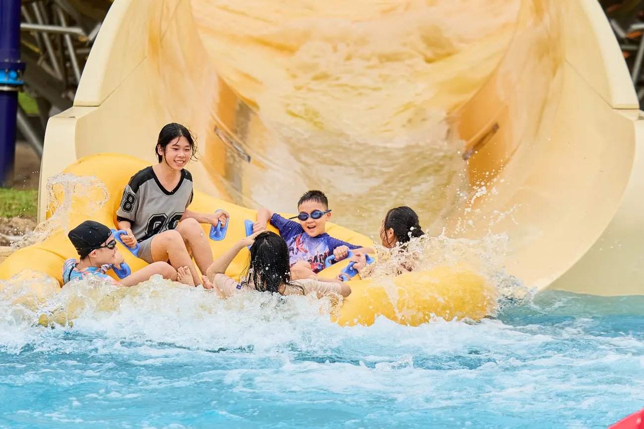 Công viên nước Sun World vận hành sôi động sau khai trương, thu hút đông đảo du khách mỗi ngày.