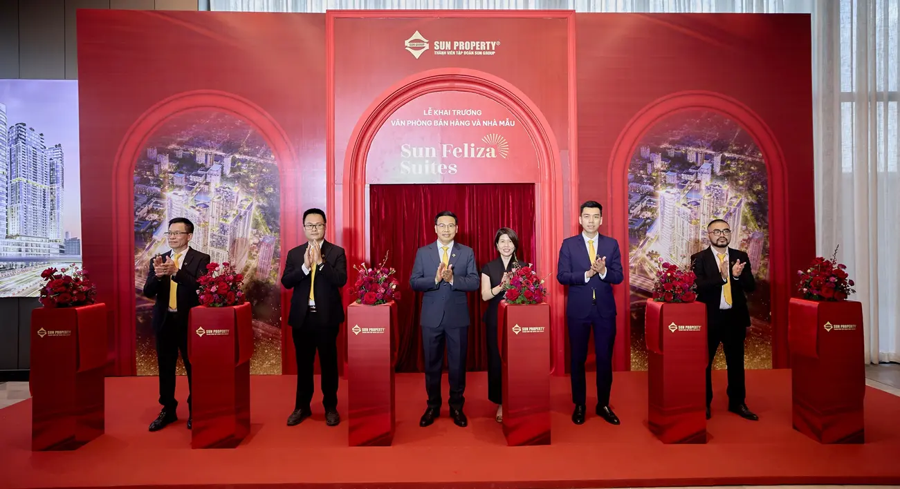 Đại diện Sun Group cắt băng khai trương Sun Gallery Tay Ho và nhà mẫu Sun Feliza Suites. Ảnh: Ánh Dương