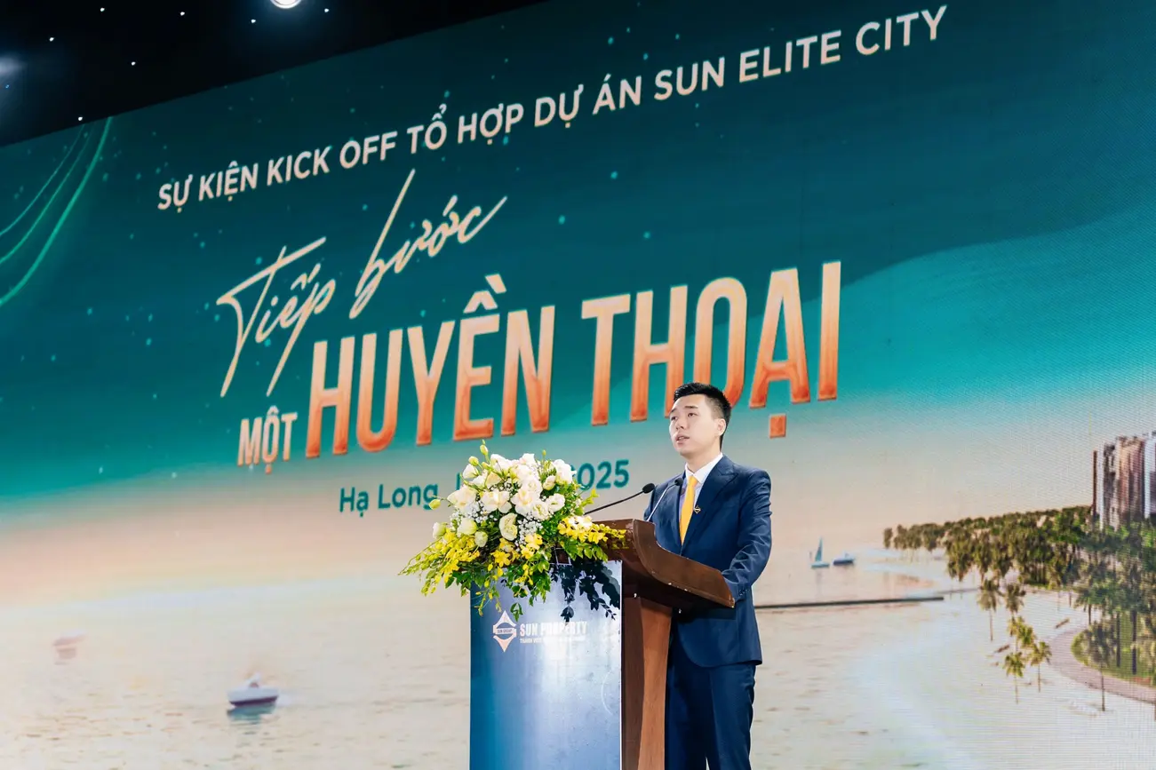 Đại diện Sun Property phát biểu trong lễ ra quân dự án Sun Elite City tại Bãi Cháy, Hạ Long.
