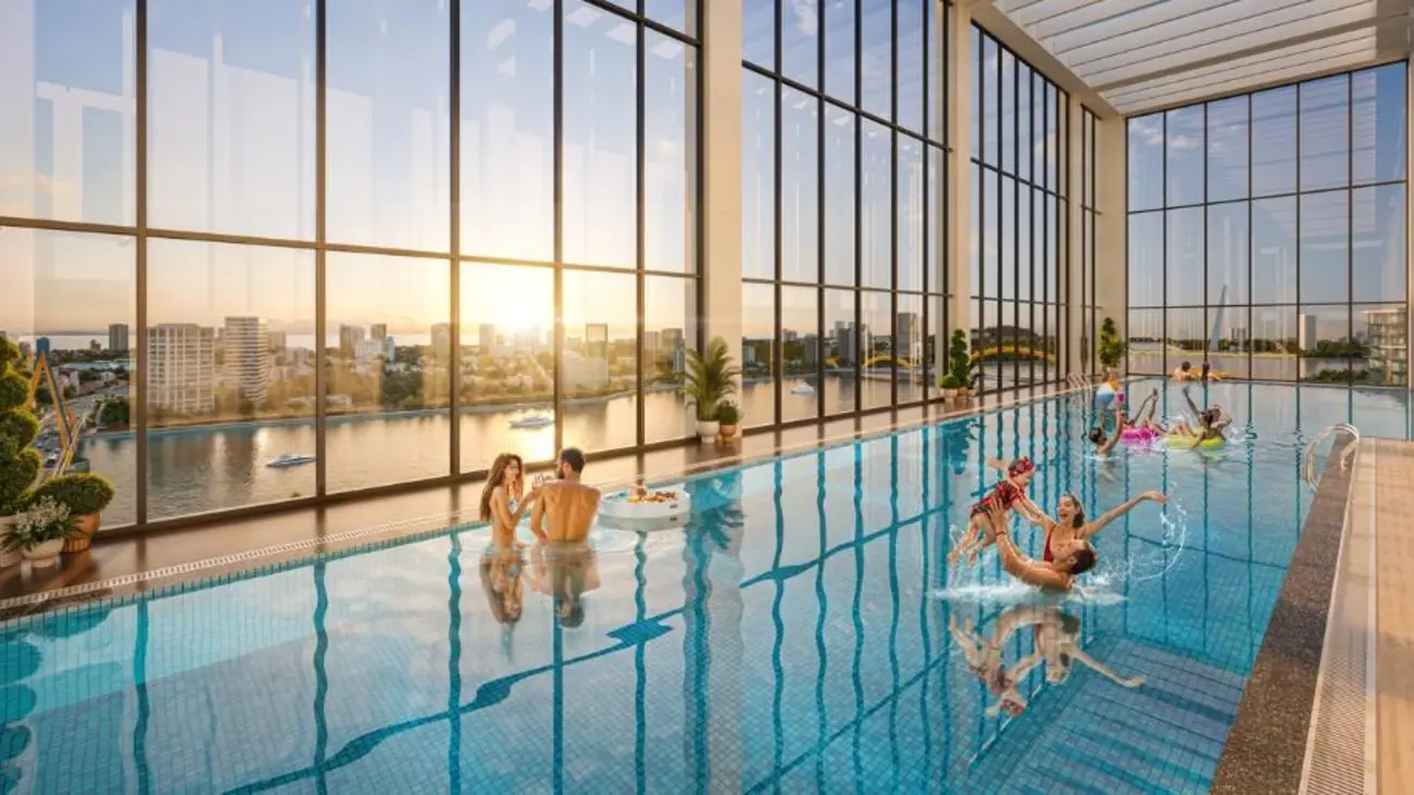 Hồ bơi bốn mùa view sông Hàn tại tầng 20 của Sun Solar Residence, mang lại trải nghiệm sống đẳng cấp.