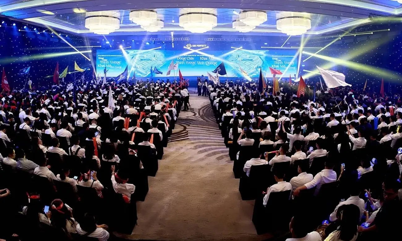 Hơn 1.000 chuyên viên tham dự lễ ra quân dự án Sun Riverpolis tại Hà Nội. Ảnh: Ánh Dương