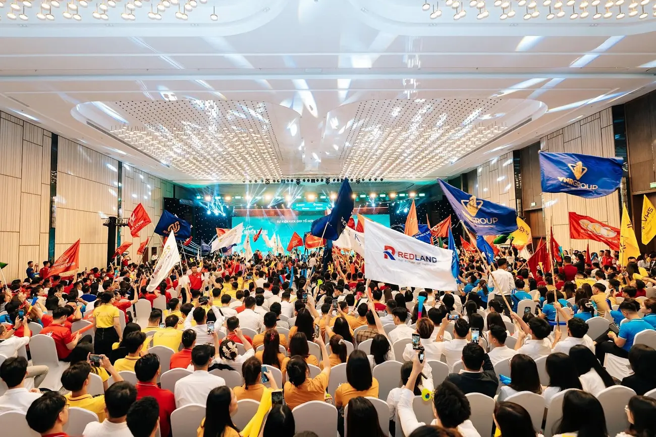 Không khí sôi động tại sự kiện Kick-off Sun Elite City thu hút hơn 1.200 chuyên viên cùng nhiều đối tác chiến lược.