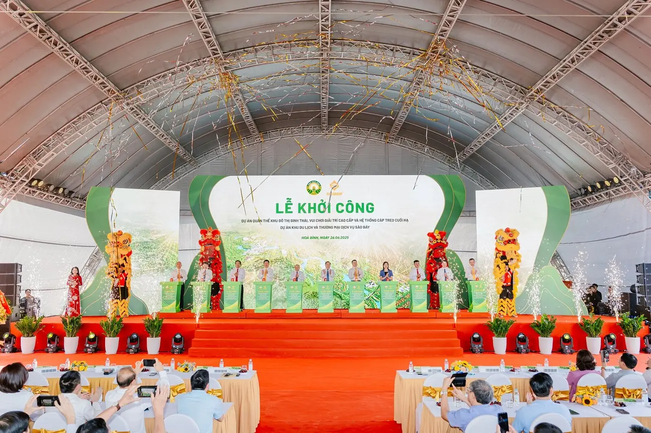 Lễ khởi công Tổ hợp nghỉ dưỡng khoáng nóng lớn nhất miền Bắc với vốn đầu tư trên 21.000 tỷ đồng tại Hòa Bình.