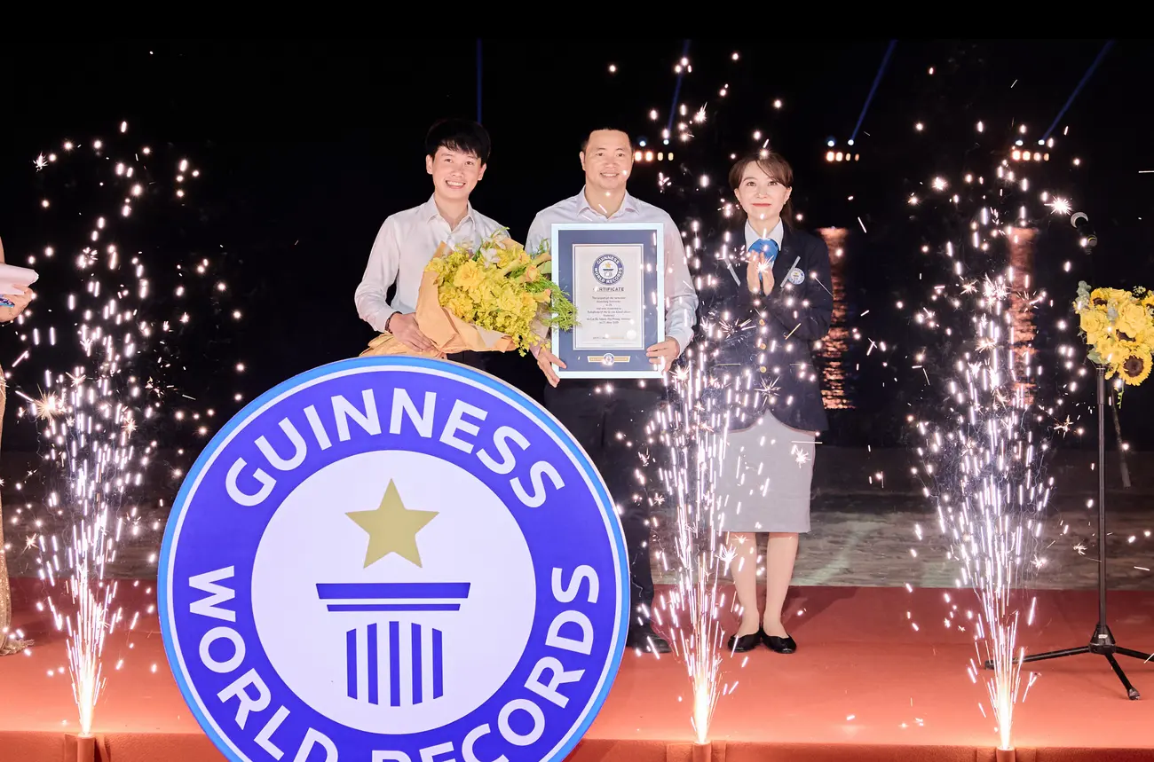 Lễ trao chứng nhận 2 kỷ lục Guinness thế giới cho show