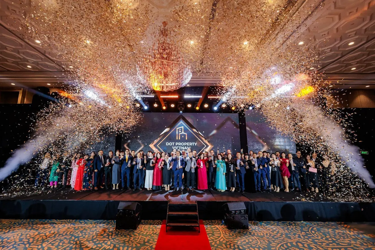 Lễ trao giải Dot Property Vietnam Awards 2025 tôn vinh các doanh nghiệp dẫn đầu phát triển bền vững.