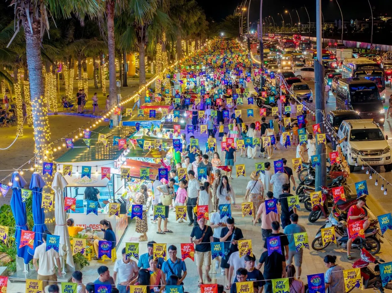 Nhịp sống sôi động của chợ đêm VUI-Fest tại Sun Elite City, Bãi Cháy. Ảnh: Ánh Dương