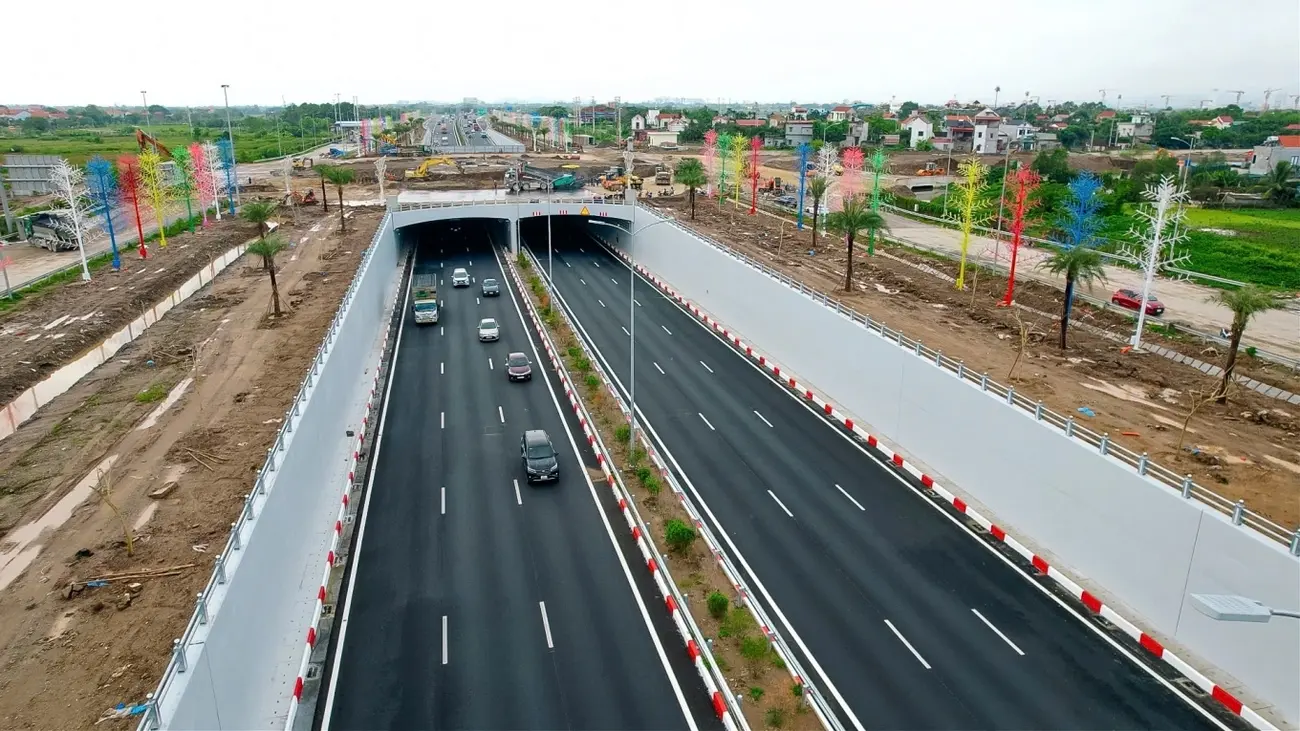 Nút giao Phú Thứ gần 1.400 tỷ đồng sắp hoàn thiện. Ảnh: Ánh Dương