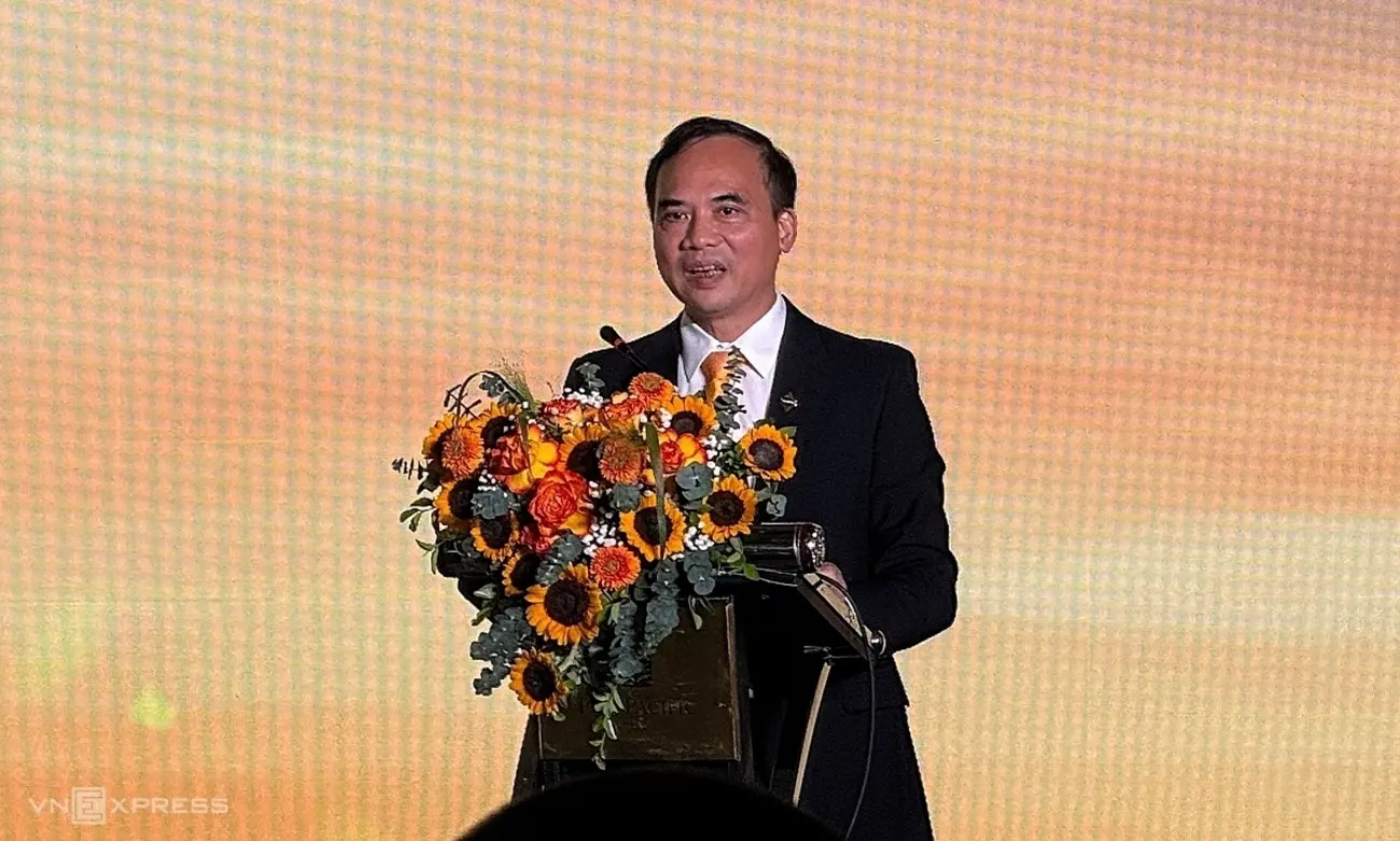Ông Nguyễn Mạnh Quân, Tổng giám đốc Sun PhuQuoc Airways chia sẻ lý do thành lập hãng tại sự kiện. Ảnh: Anh Tú.