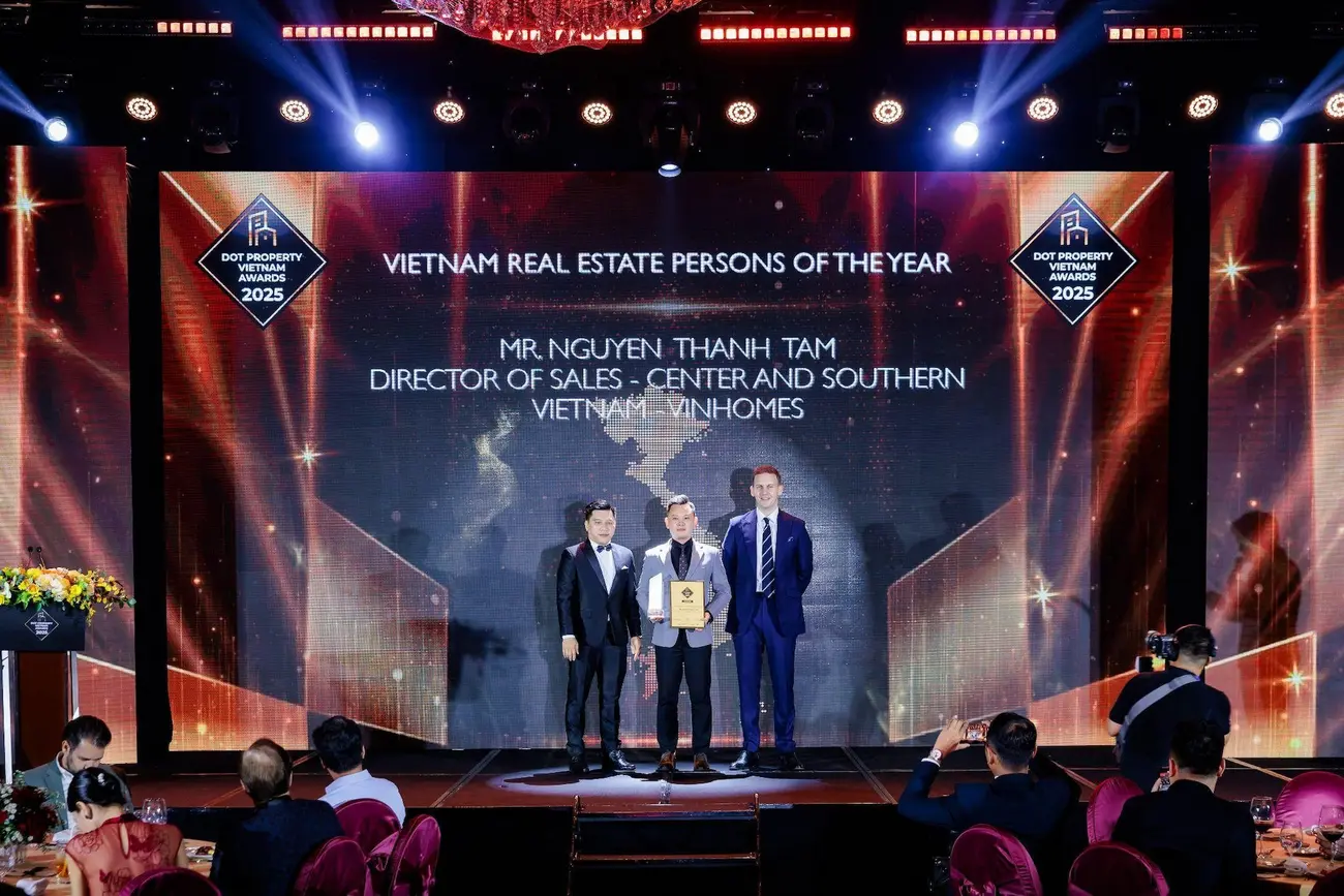 Ông Nguyễn Thanh Tâm nhận giải Nhân vật BĐS của năm 2025 tại Dot Property Vietnam Awards.