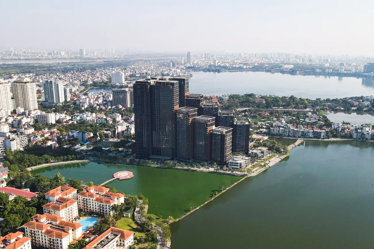 Toàn cảnh bán đảo Quảng An – địa điểm sắp xây dựng nhà hát Ngọc Trai và công viên văn hóa nghệ thuật.