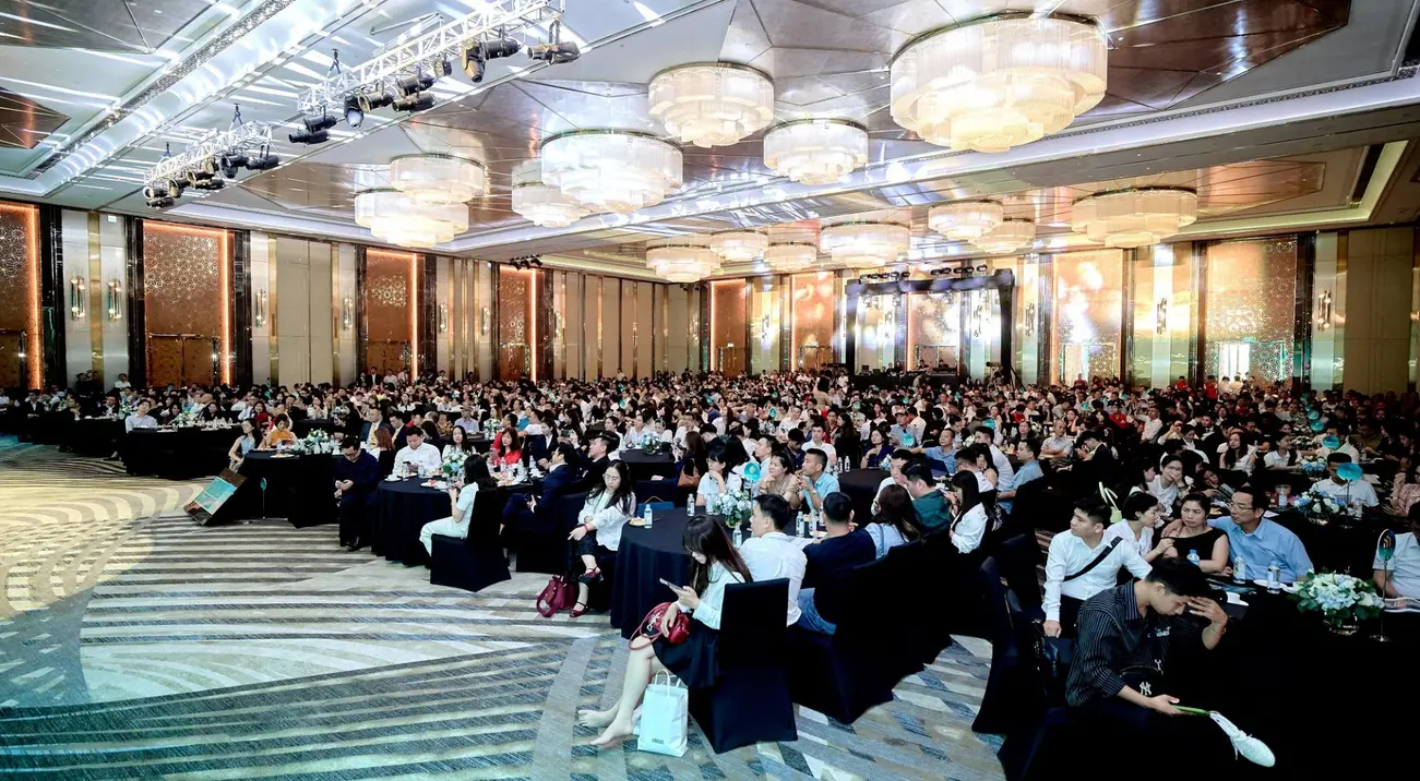 Toàn cảnh buổi lễ ra mắt dự án Sun Elite City tại Bãi Cháy với sự tham gia của đông đảo khách mời. Ảnh: Ánh Dương