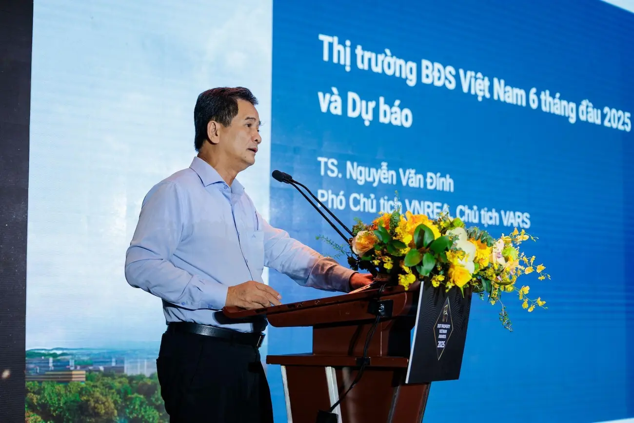 TS. Nguyễn Văn Đính phát biểu tại lễ công bố Giải thưởng Dot Property Vietnam Awards 2025.