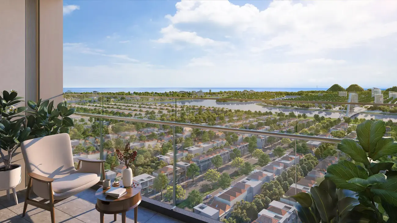Ban công với tầm nhìn toàn cảnh sông nước và không gian xanh tại tổ hợp Cora Tower, Nam Đà Nẵng.