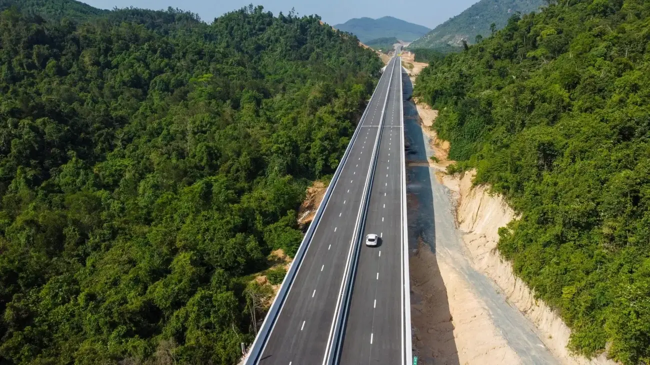 Cao tốc Vân Phong – Nha Trang giúp giảm ùn tắc và mở rộng dư địa phát triển bất động sản. Ảnh: Bùi Toàn