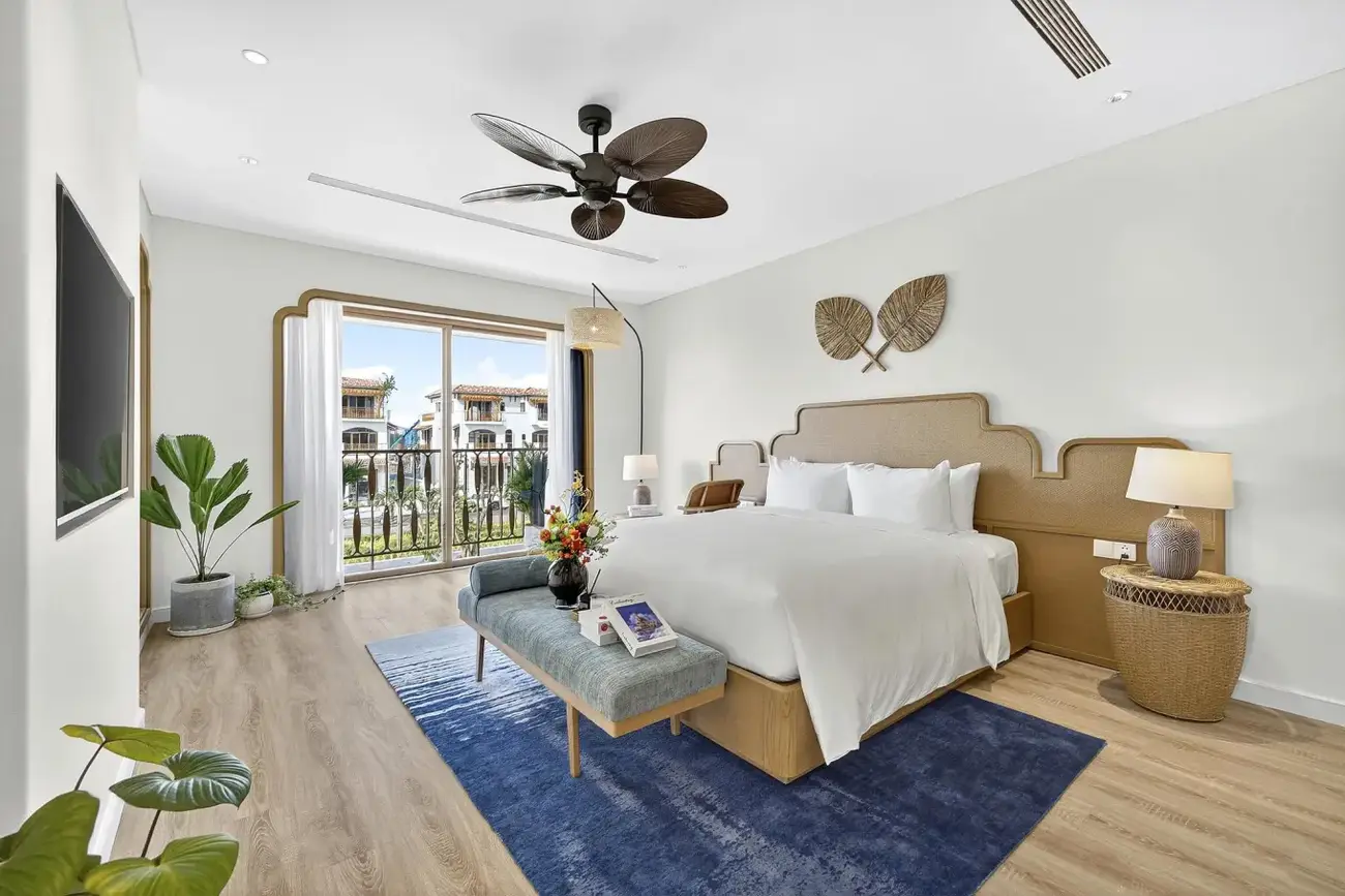 Không gian phòng ngủ hiện đại của nhà phố Casa tại Blanca City. Ảnh: Minh Khánh