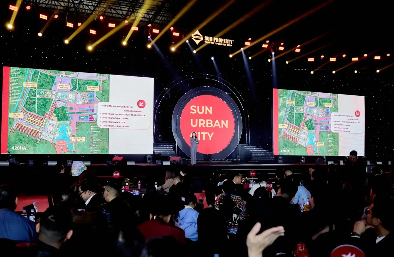 Đại diện Sun Property giới thiệu tổng quan về phân khu Flora Avenue và tiềm năng phát triển của Sun Urban City. Ảnh: Minh Khánh