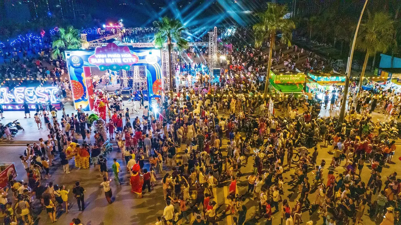 Lễ hội tại Sun Elite City thu hút đông đảo du khách tham gia vui chơi, giải trí. Ảnh: Ánh Dương