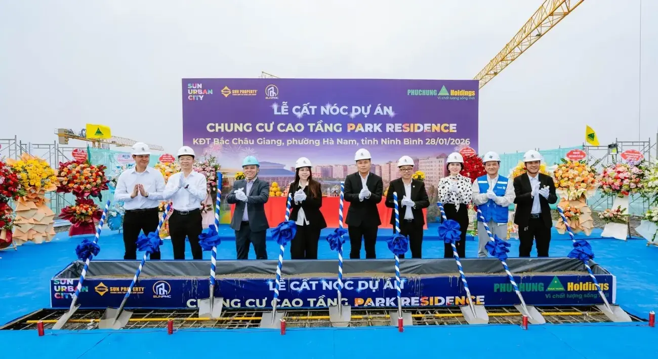 Lễ cất nóc tòa P4 – tòa căn hộ Park Residence đầu tiên tại Sun Urban City. Ảnh: Ánh Dương.