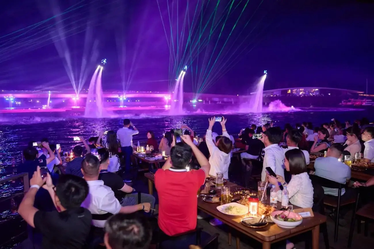 Show diễn Symphony of the Sea – một trong nhiều điểm nhấn trong chuỗi hành trình trải nghiệm Phú Quốc của các đối tác Sun Property. Ảnh: Ánh Dương