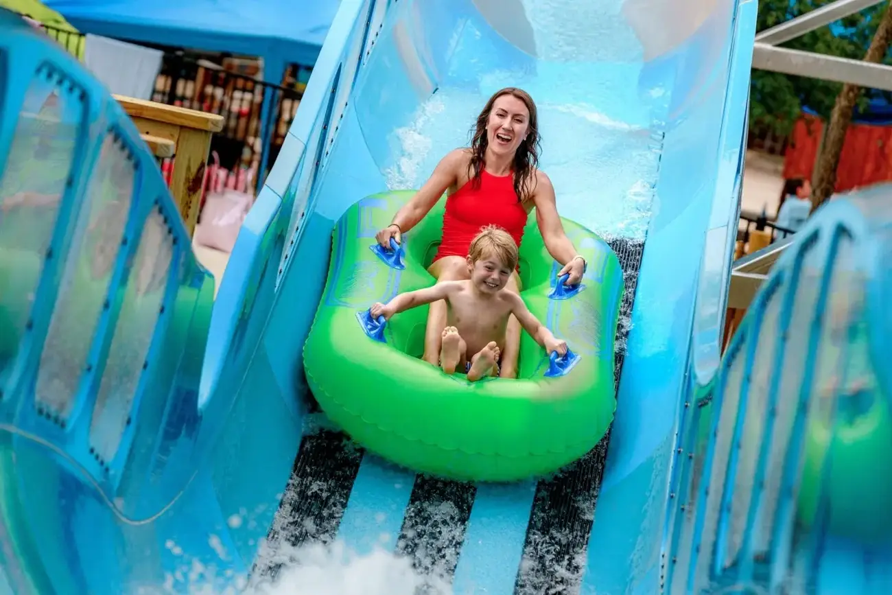 Du khách trải nghiệm đường trượt nước tại Sun World Vung Tau. Ảnh: Sun Group