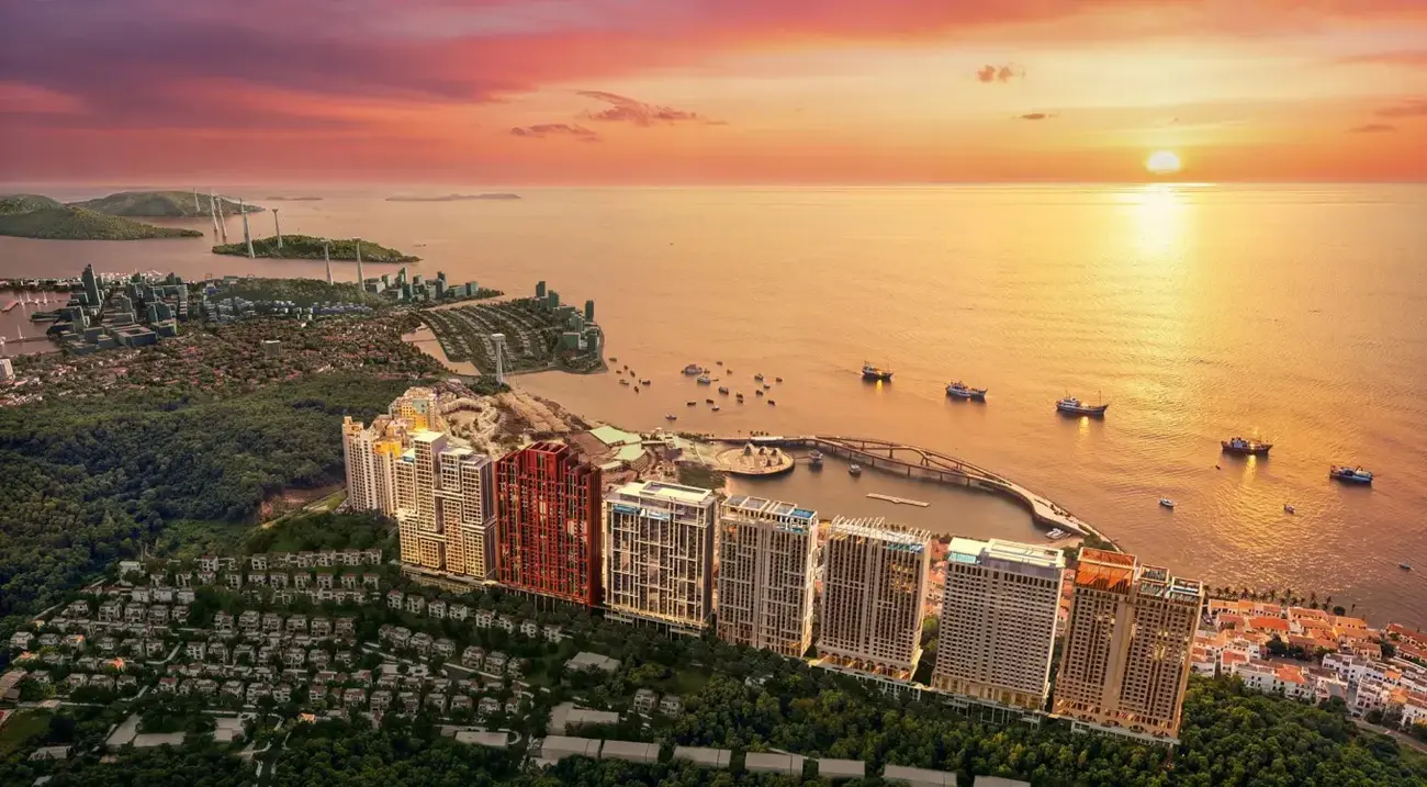 The Sunset nằm trên sườn núi, là một trong những điểm ngắm hoàng hôn đẹp nhất Nam Phú Quốc. Ảnh: Sun Group